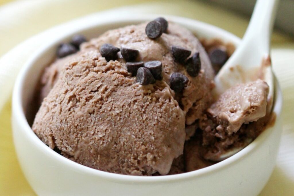 4-Ingredient No-Churn Vegan Tahini Chocolate Ice Cream (Gluten-Free, Paleo)