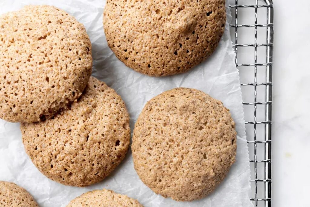 Delicious Amaretti Crispy And Delicious Almond Cookies