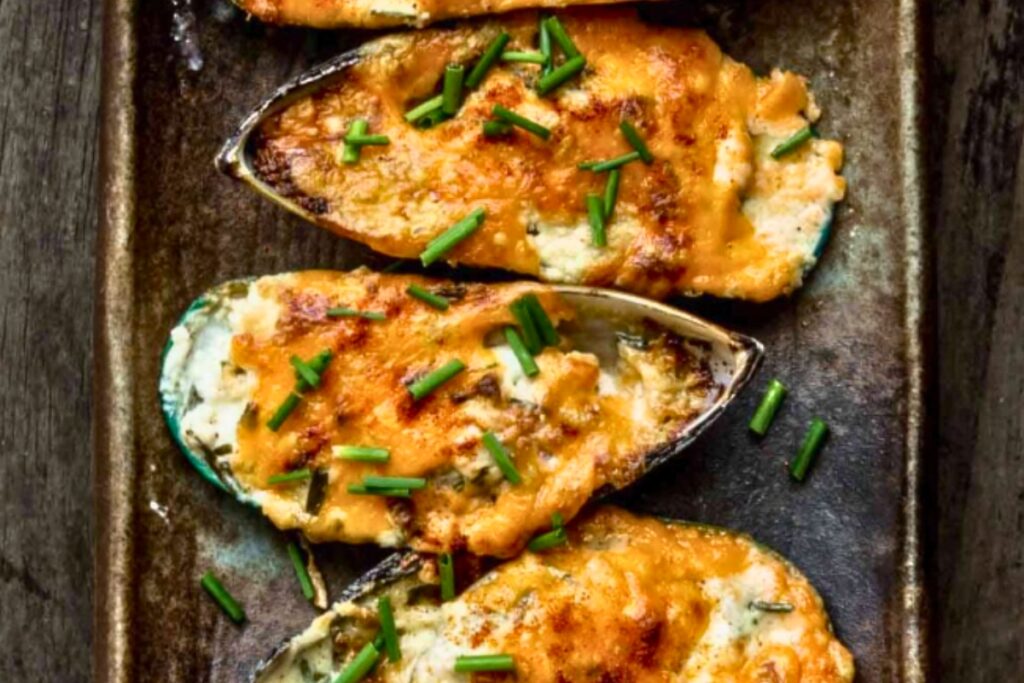 yummy Baked Mussels with Cheese and Garlic 