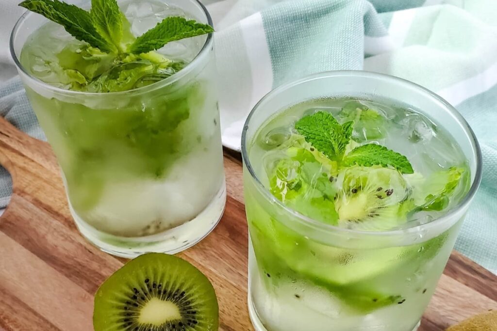 Fresh Kiwi & Mint Mojito Cocktail