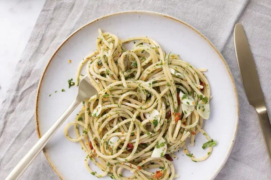 Garlic Oil and Chili Pepper Spaghetti