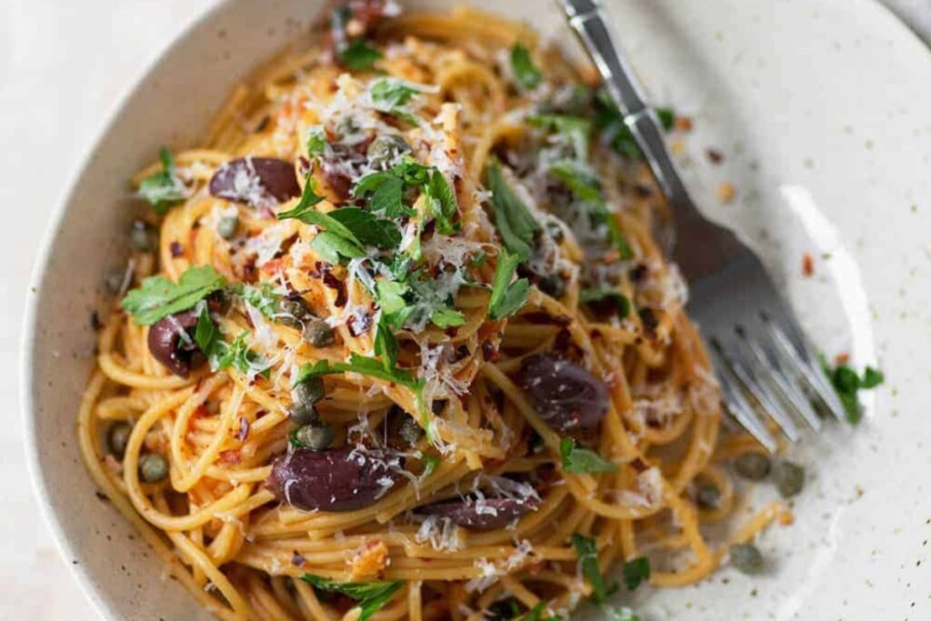 A plate of One Pot Pasta Puttanesca 