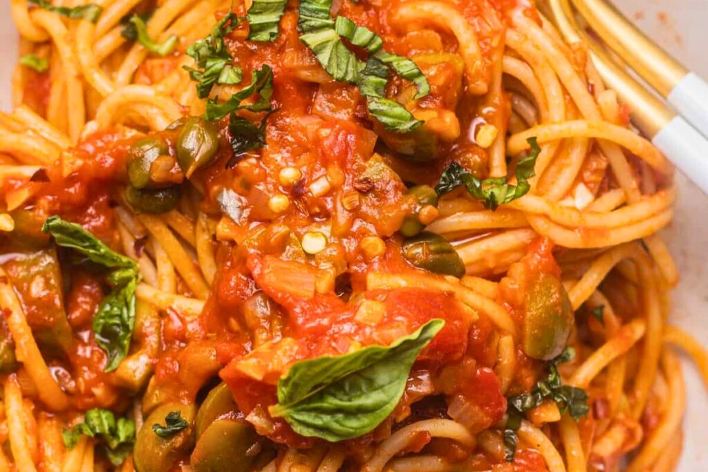 Spaghetti Arrabbiata (Spicy Tomato Pasta)
