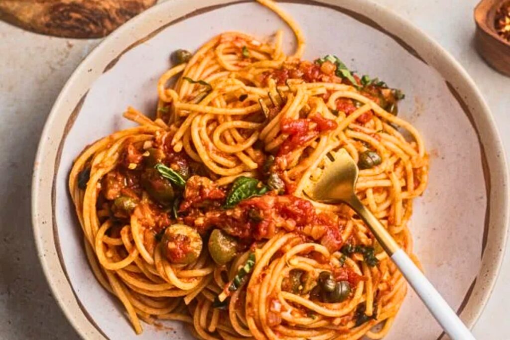 Spaghetti Arrabbiata (Spicy Tomato Pasta)