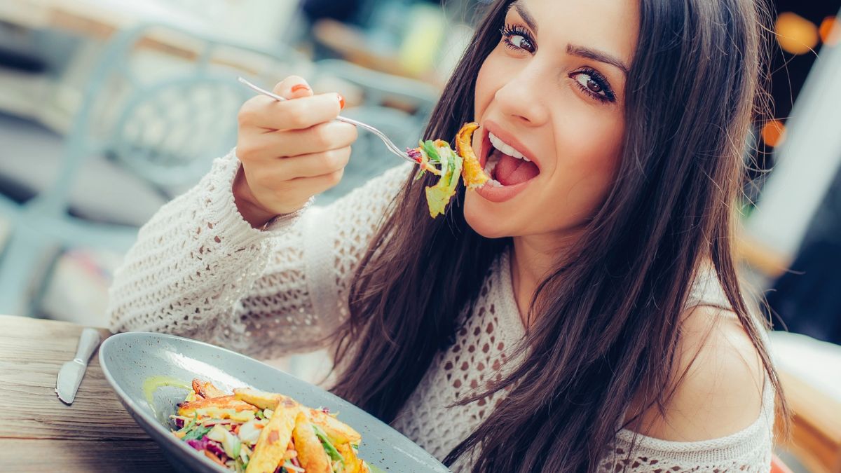 woman eating healthy chicken