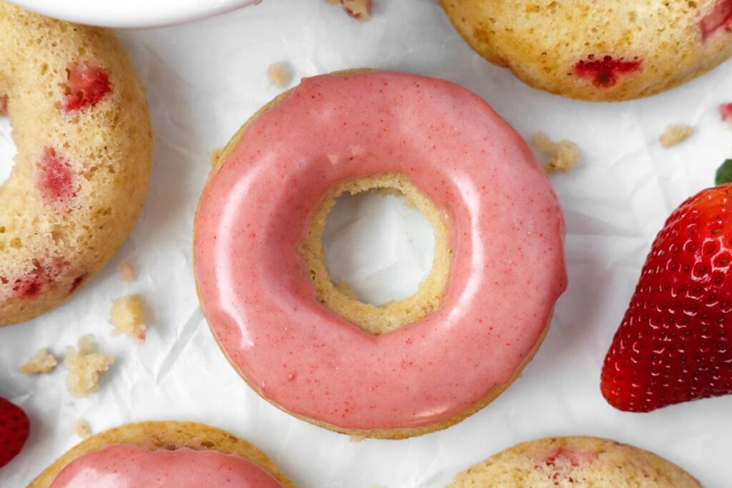 Baked Strawberry Donuts