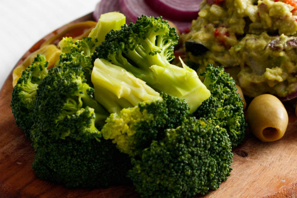 Broccoli And Guacamole Plateau (Vegan)