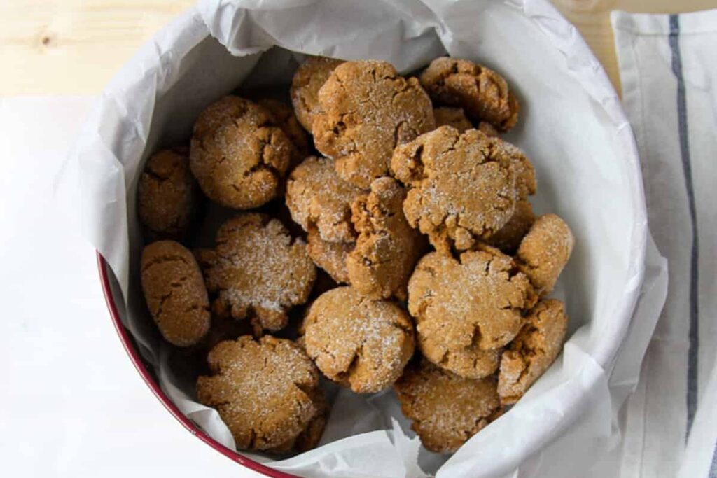 Chewy Molasses Crinkle Cookies