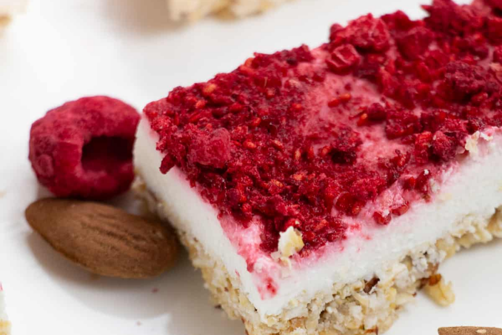 Frozen Yogurt Bars with Raspberry and Oatmeal 