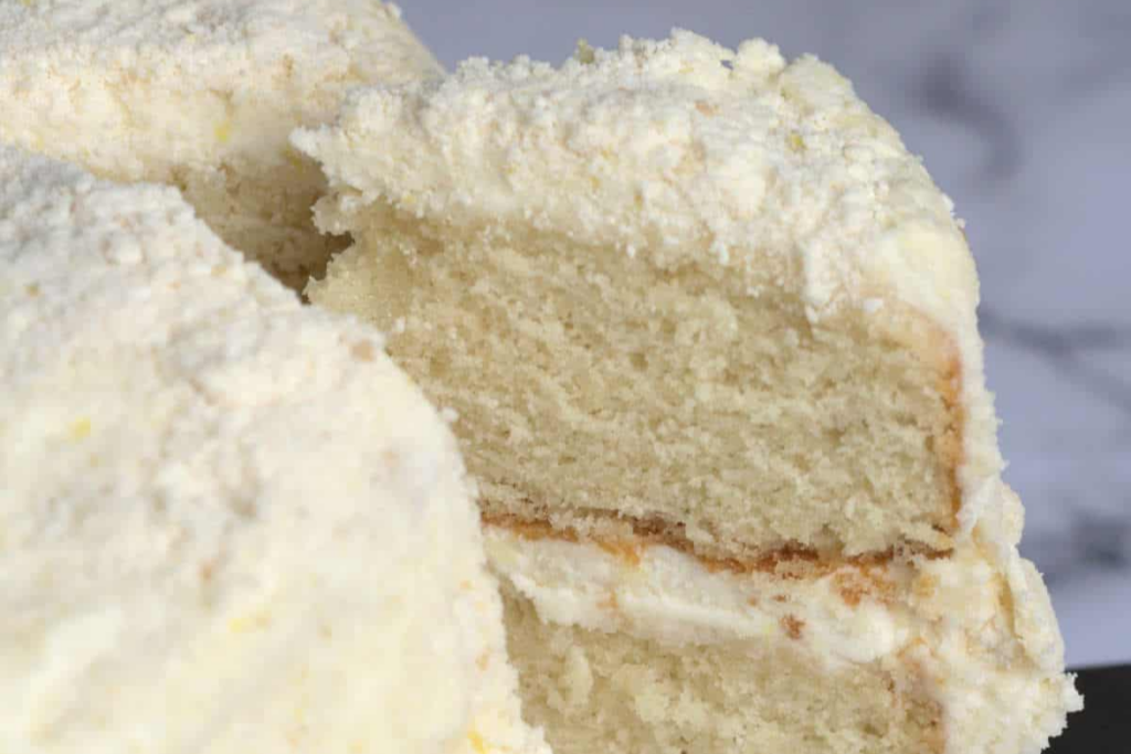 Italian lemon cream cake 