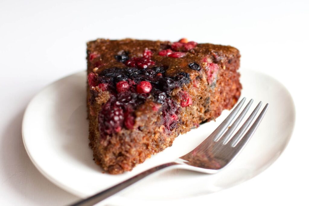 Low-Carb Chocolate Cake With Berries Recipe 