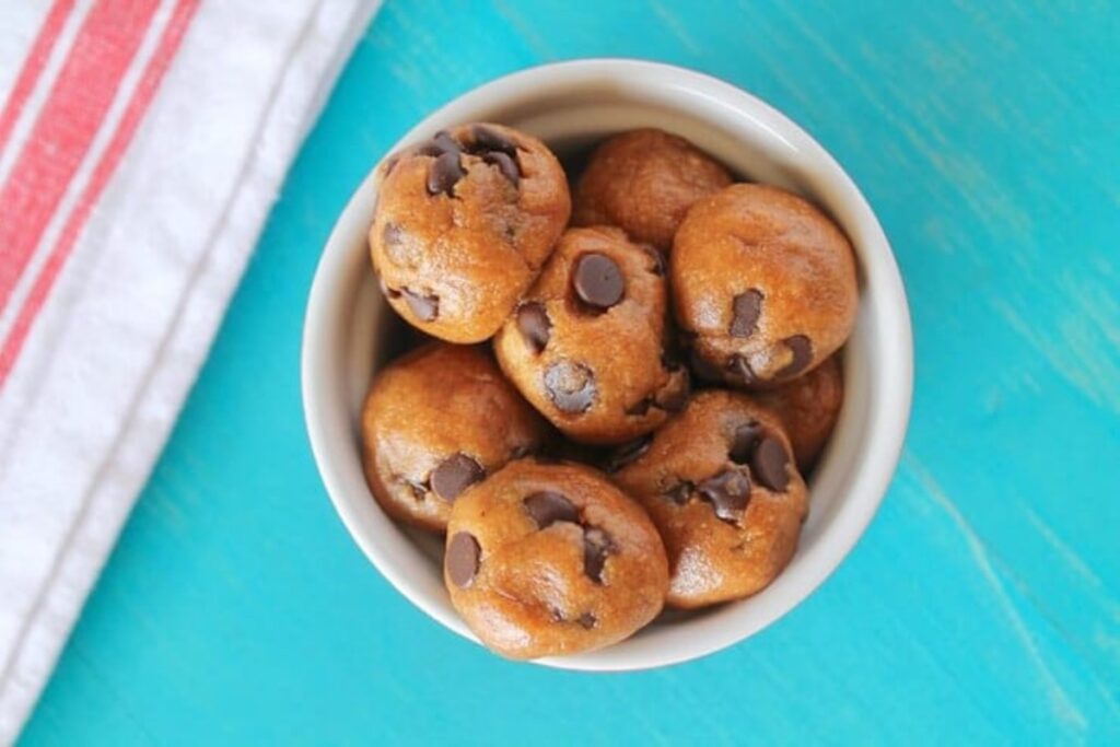 No Bake Chocolate Chip Protein Balls 