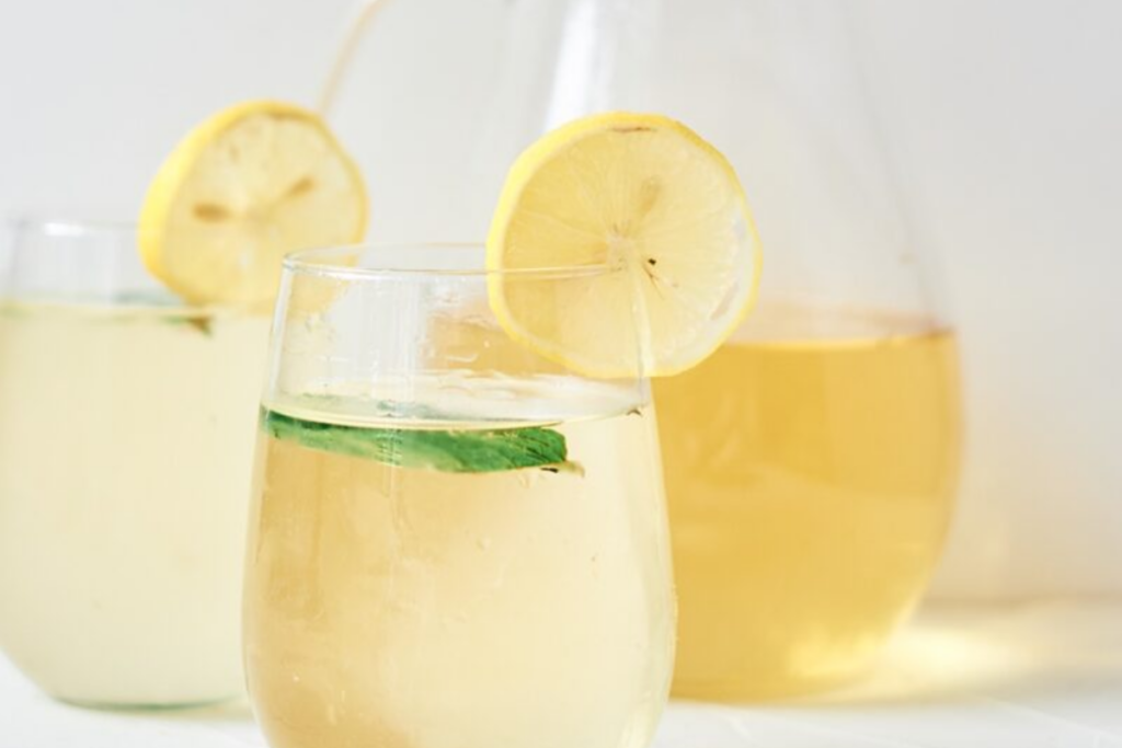 Soothing Chamomile Iced Tea With Mint 