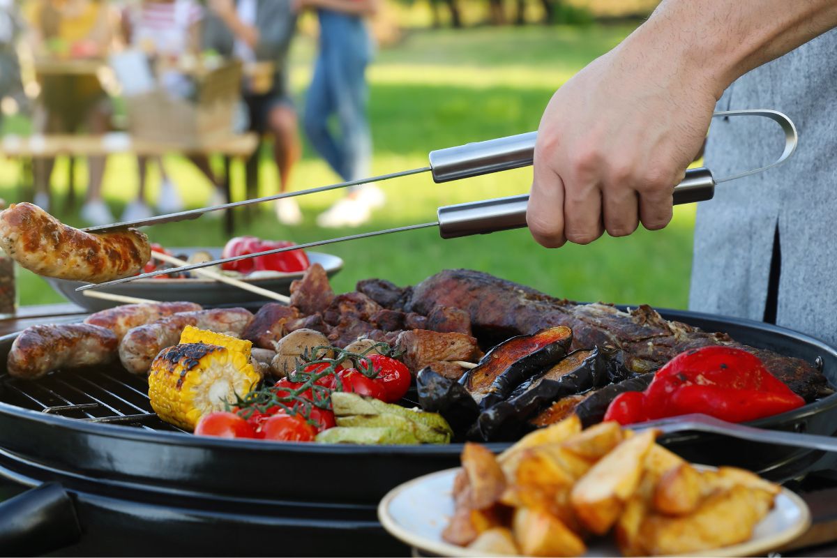 bbq full of meats and veggies