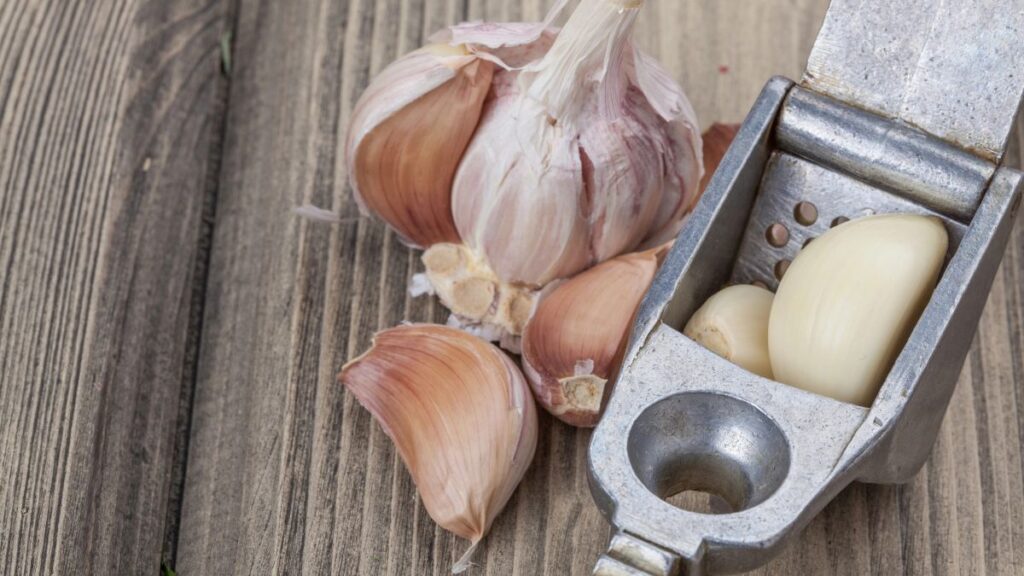 garlic peeler