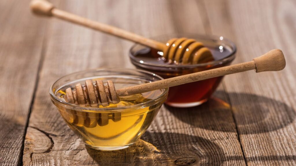 honey in two bowls