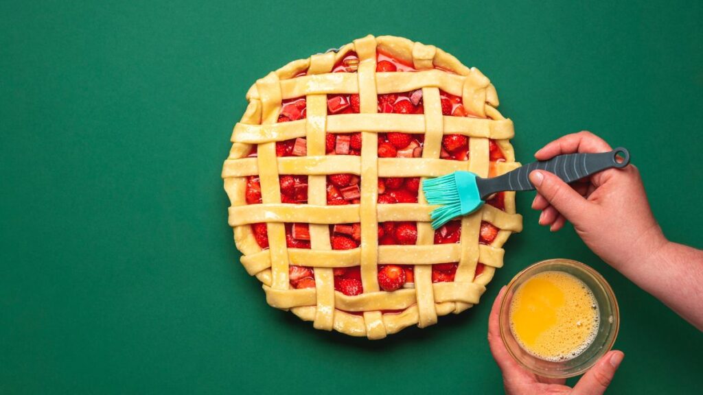 making a strawberry pie