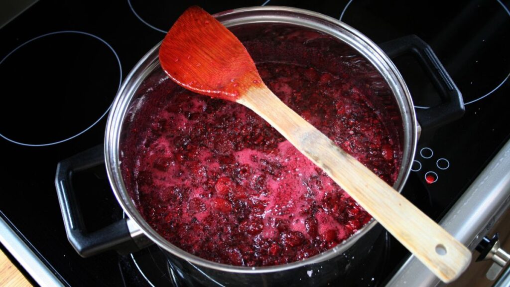 making a strawberry  pie