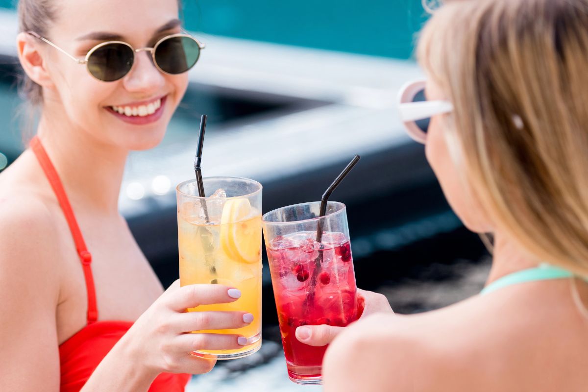 two women cheersing cocktails.