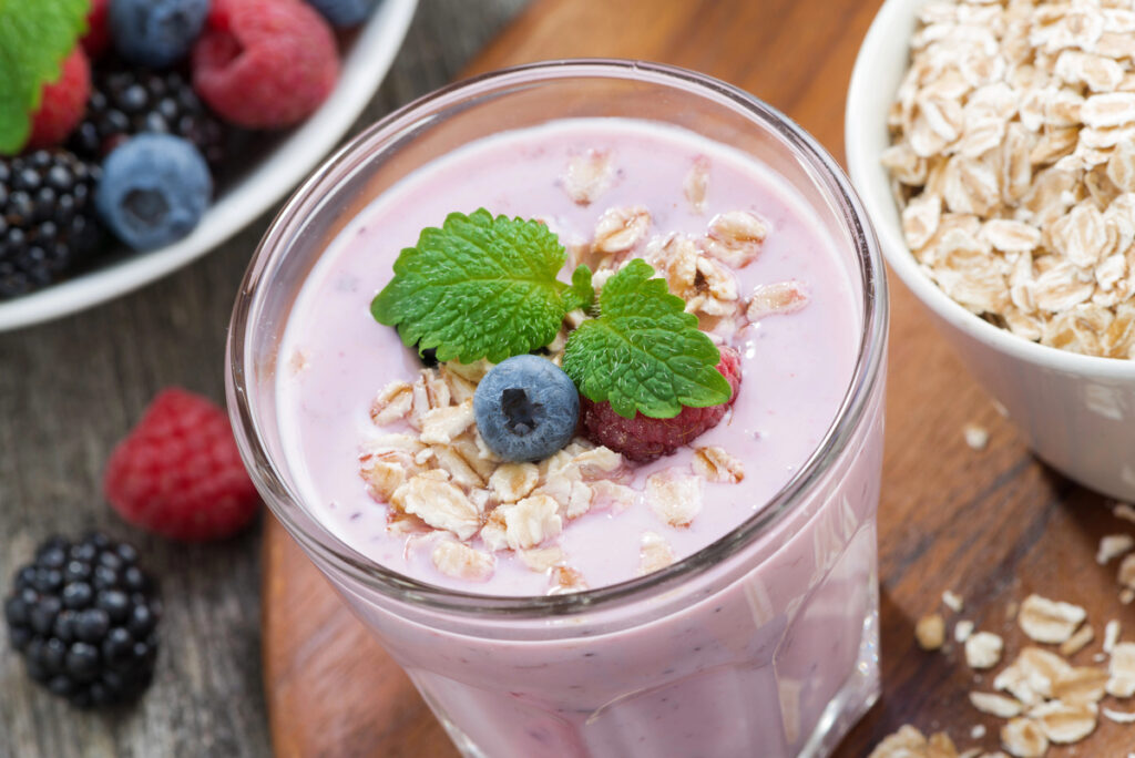 Delicious berry smoothies with oatmeal