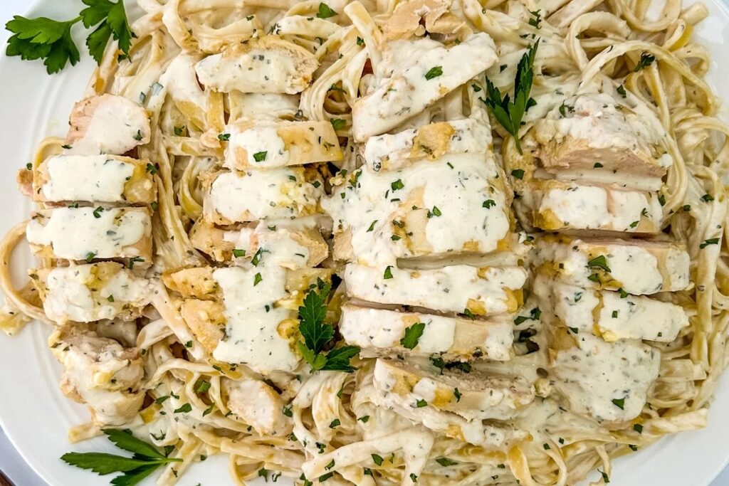 Crockpot Garlic Parmesan Chicken Pasta
