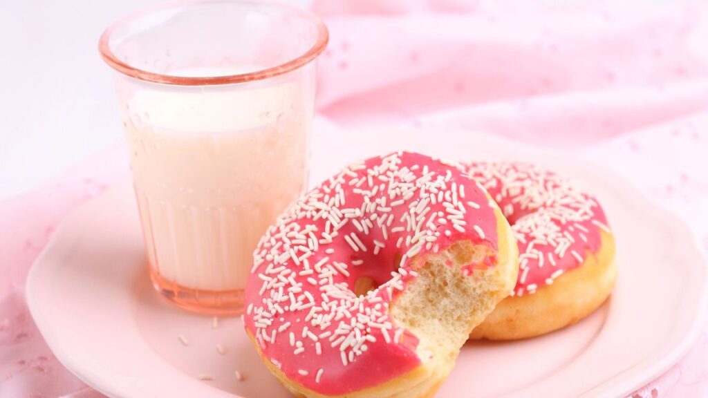 Raspberry lemonade donut