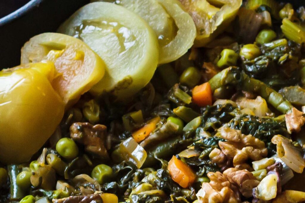 Skillet with Spinach and Lots of Vegetables
