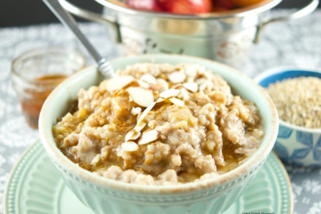 Slow Cooker Apple Oatmeal