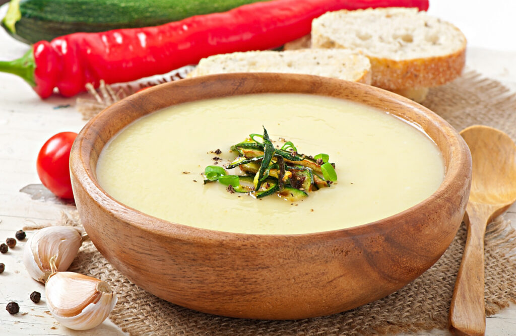 Zucchini cream soup with garlic and chilli