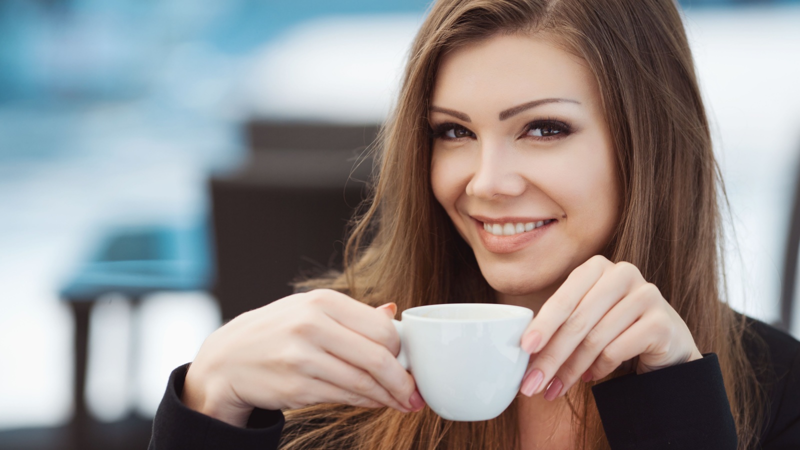 beautiful young woman drinking coffee