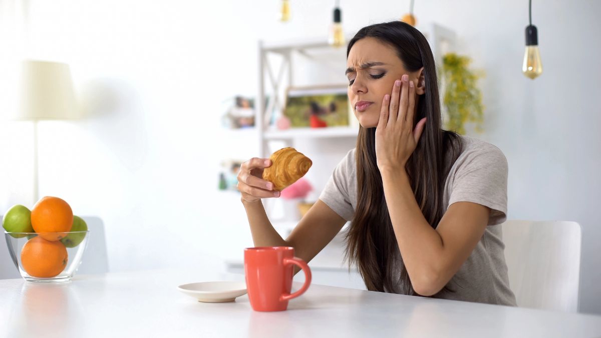 confused woman holding roll with coffee