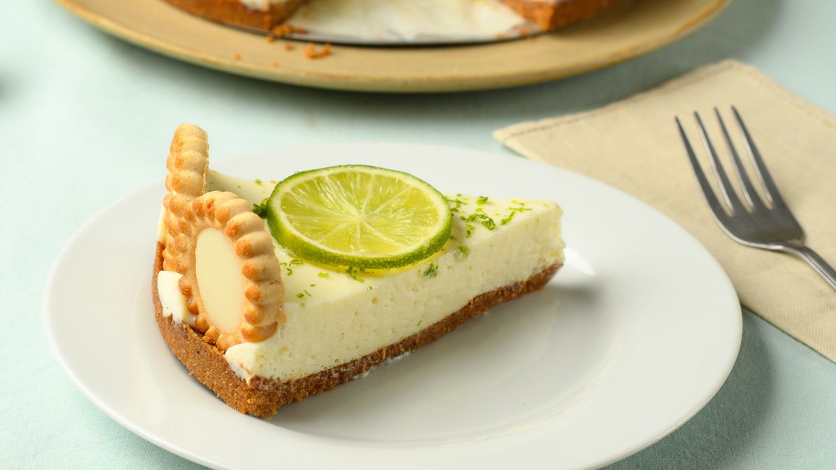 slice of key lime with cookie