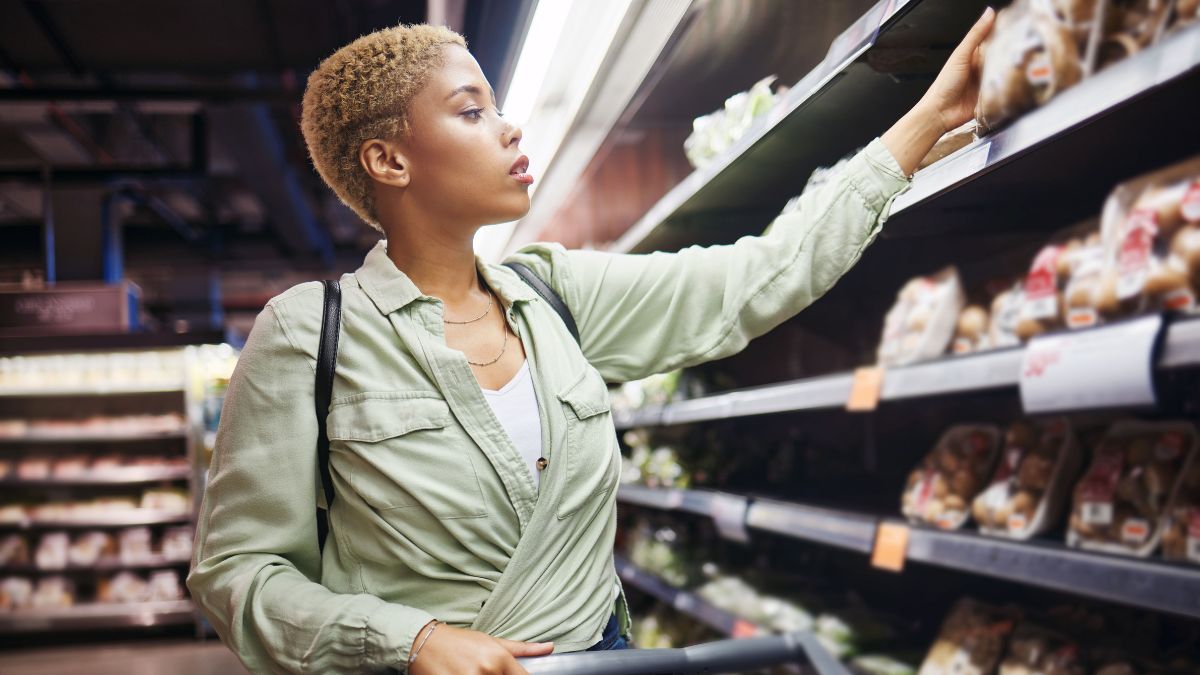 woman grocery shopping