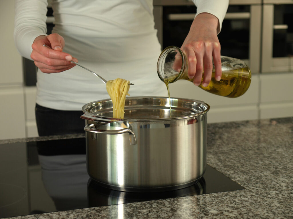 Adding Oil to Pasta