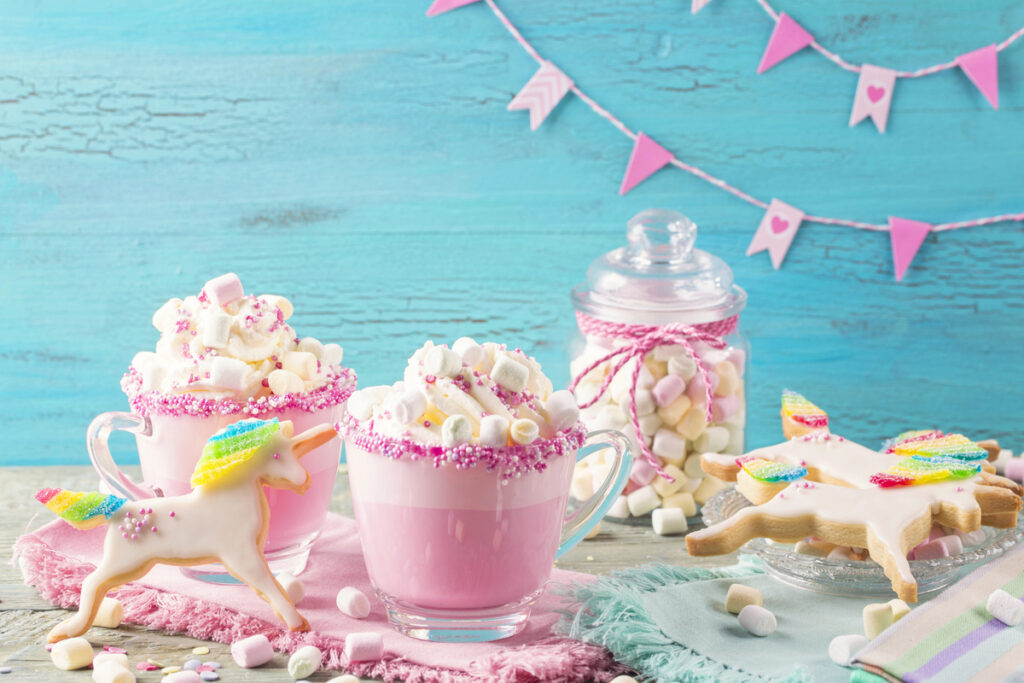 Unicorn hot chokolate and cookies for party