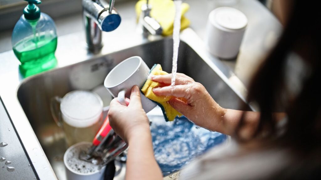 washing a mug