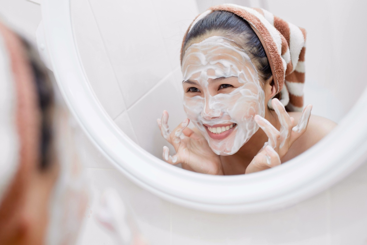 woman putting on face mask yogurt