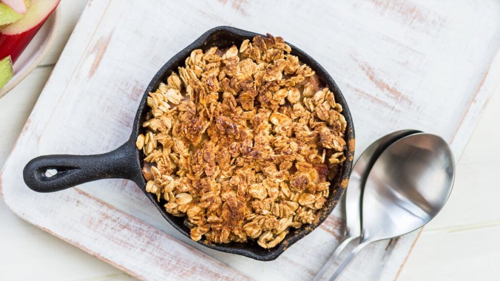 Apple Crisp with Spiced Oat Topping