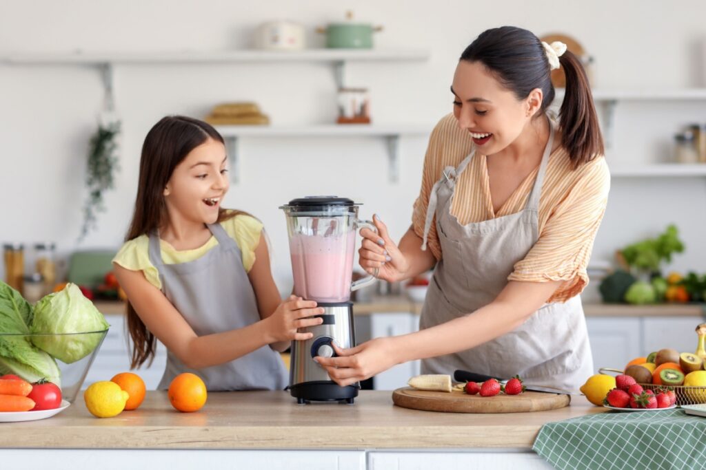 making smoothie mom and daughter