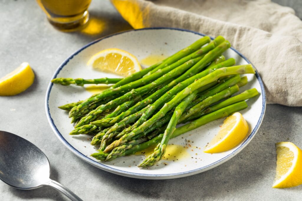 Organic Steamed Asparagus with Lemon and Olive Oil