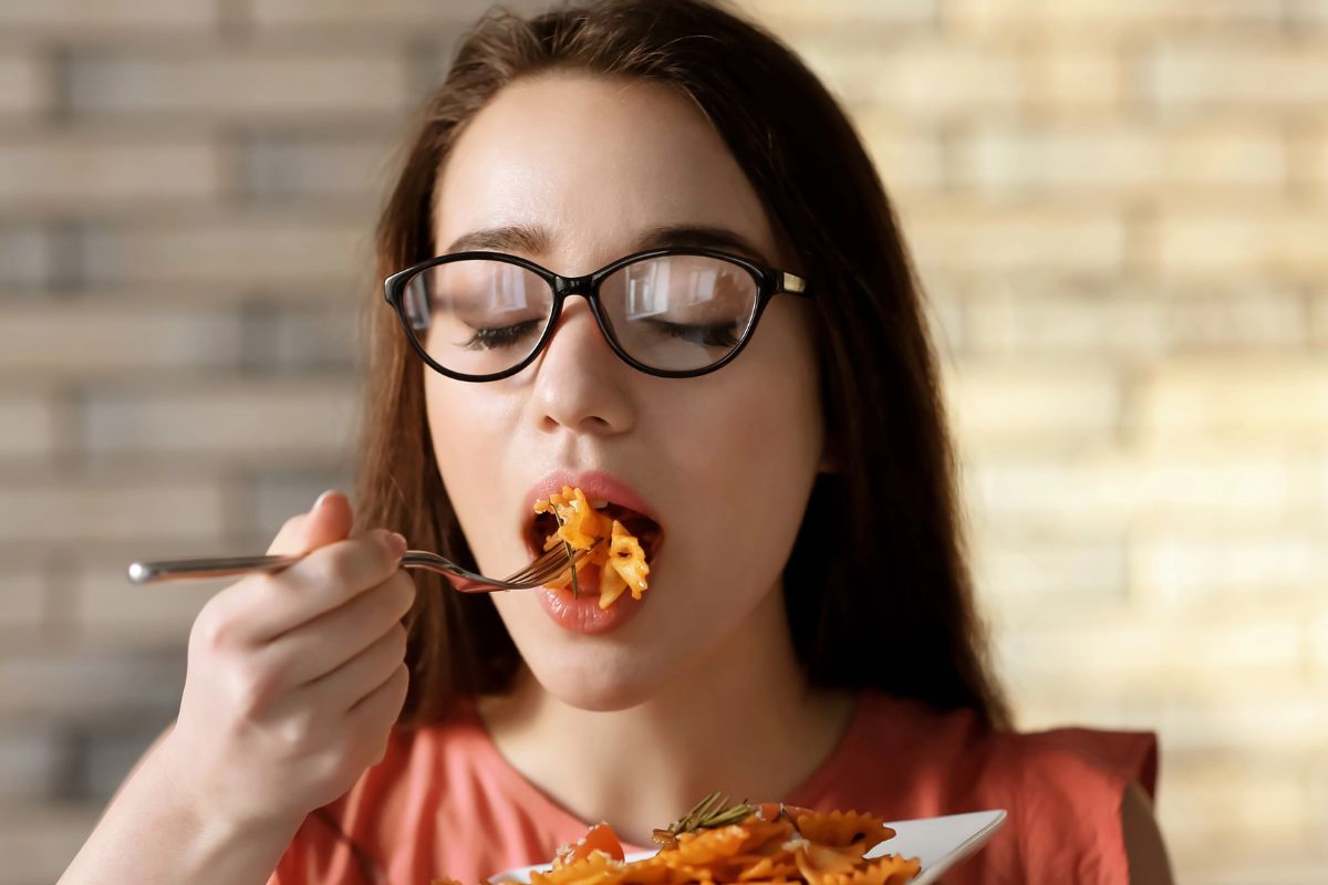 Woman eating pasta