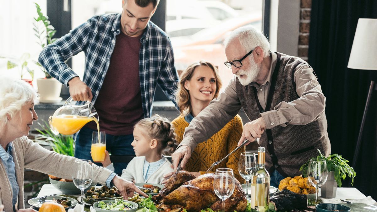 cutting turkey for thanksgiving