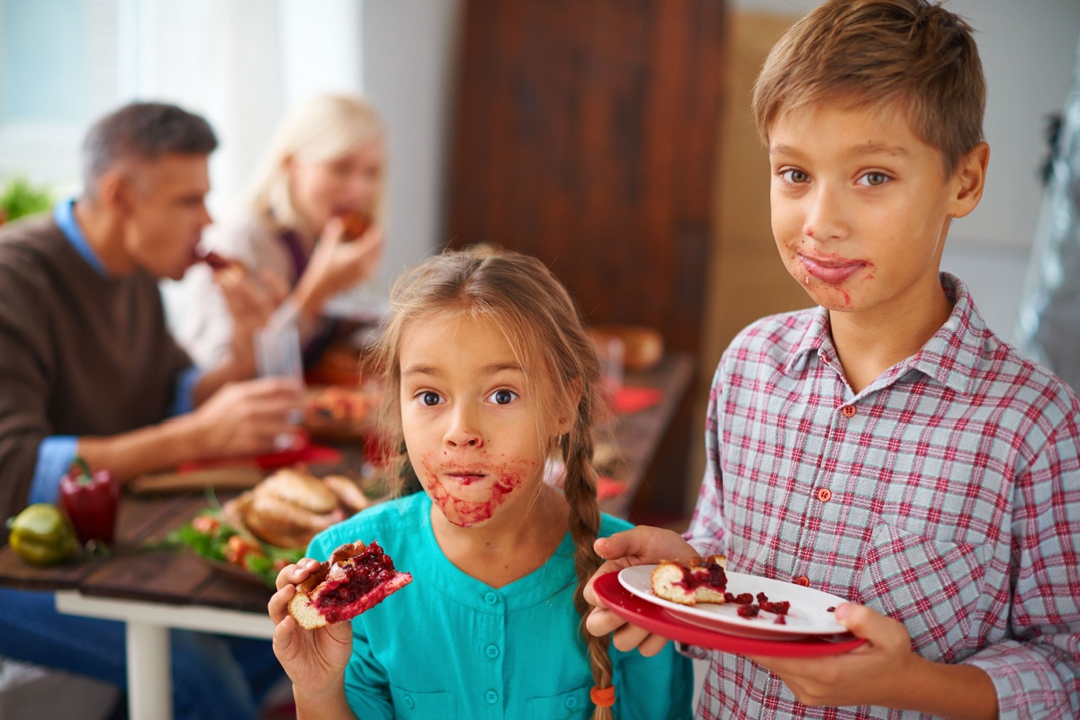 funny kids eating sweet pie Thanksgiving