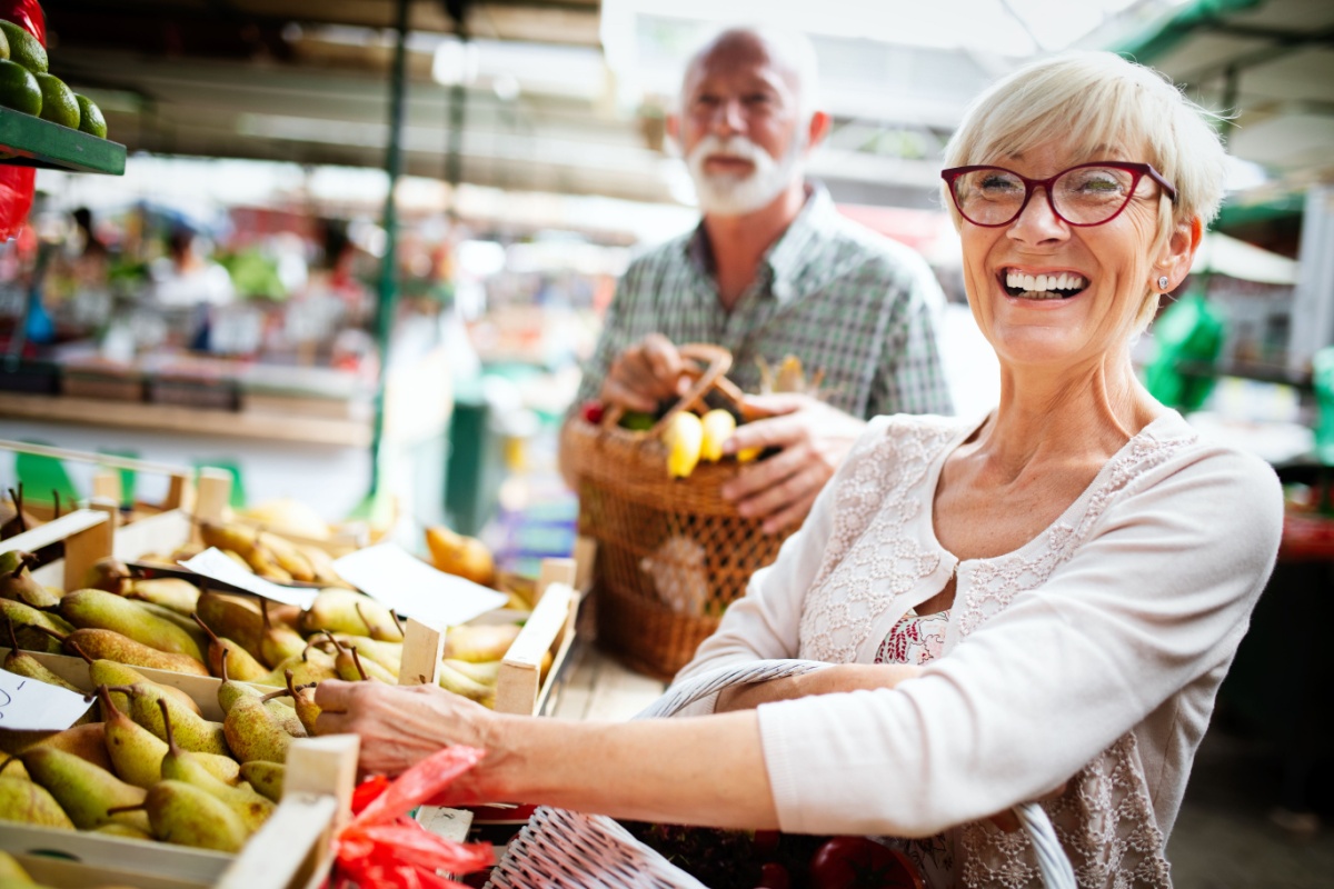 mature couple grocery fruit market organic