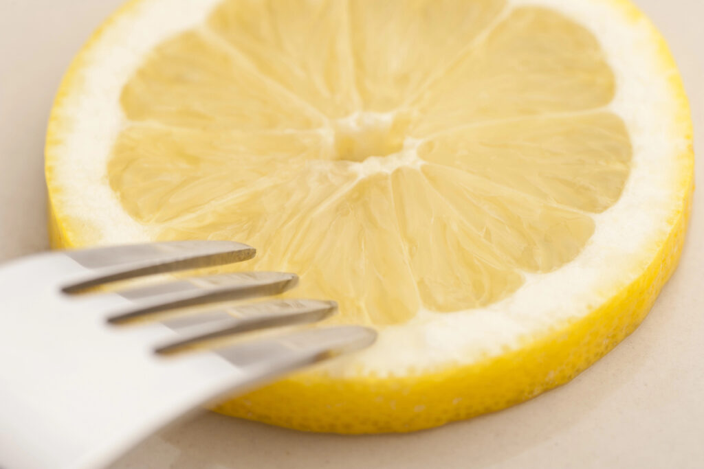 squeezing lemon fork hack